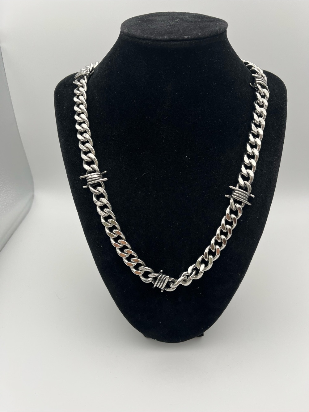 24”, Stainless Steel Barbed-Wire Accent Cuban Chain Necklace